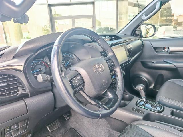 TOYOTA Hilux 2.8 D A/T 4WD 4 porte Double Cab Invincible