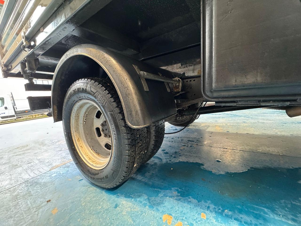 Iveco Daily 35/E4 – Ribaltabile Trilaterale – Euro 4