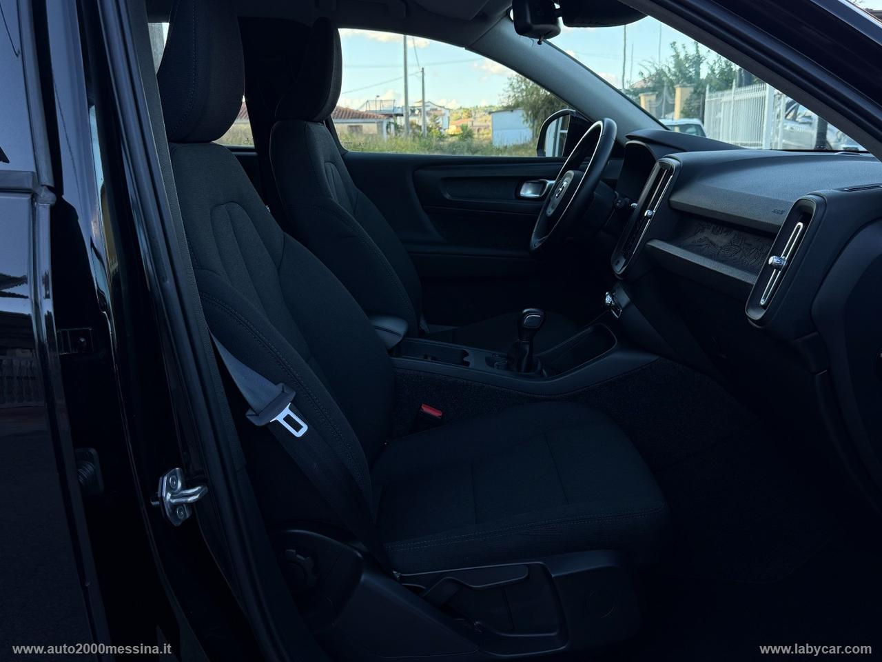 VOLVO XC40 T2 Momentum Core