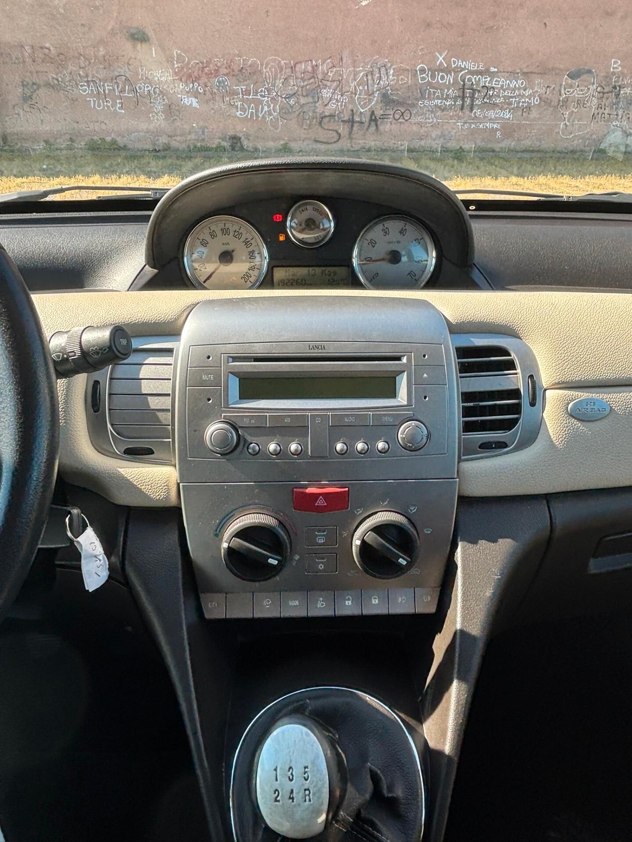 Lancia Ypsilon 1.3 MJT 75 CV Oro
