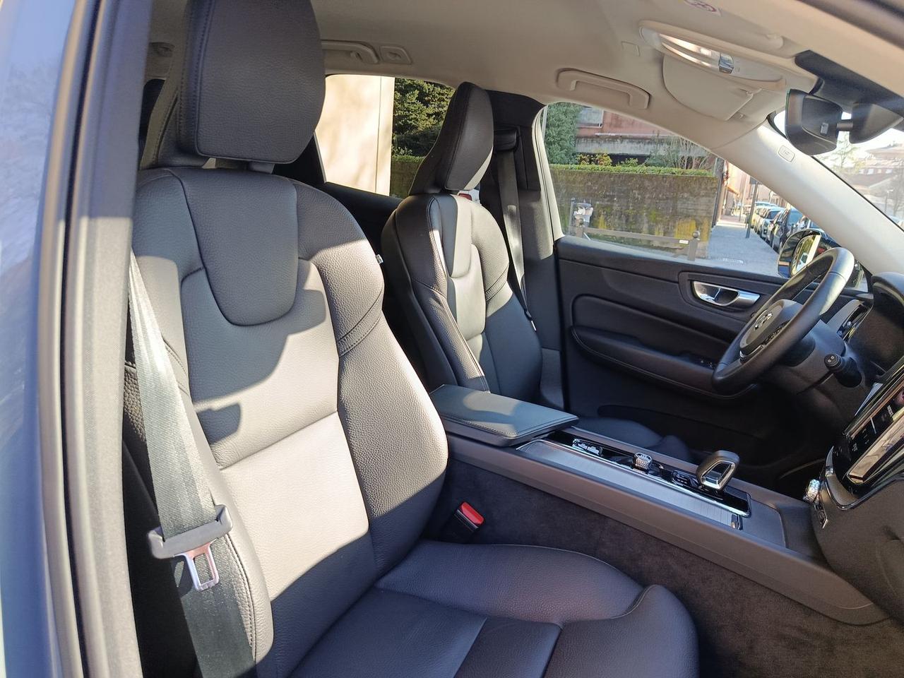 Volvo XC 60 Plus Dark 2.0 B4 MHEV #9159