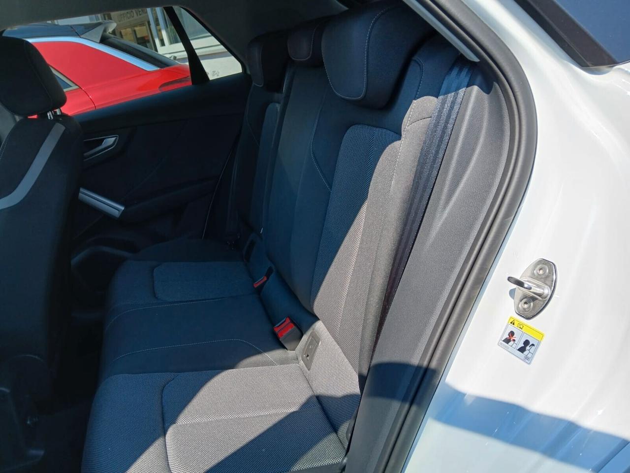 Audi Q2 35 TDI S tronic Identity Black-AZIENDALE