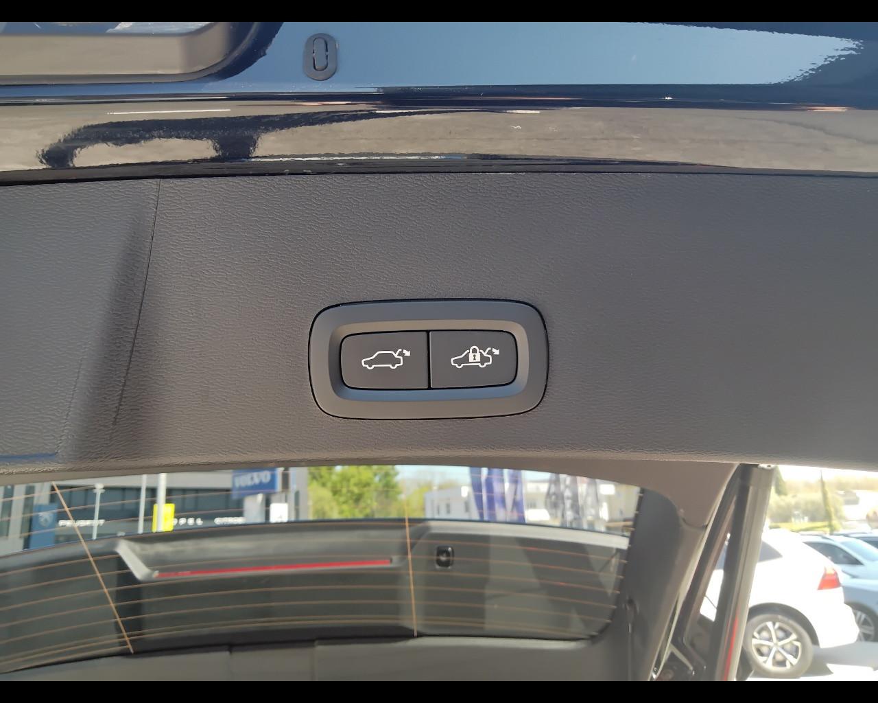 VOLVO XC40 2023 - XC40 2.0 b3 Core auto