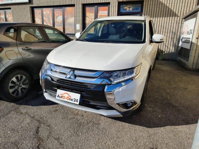 MITSUBISHI Outlander 2.2 DI-D 4WD Instyle Plus SDA 7 posti AUTOMATICO