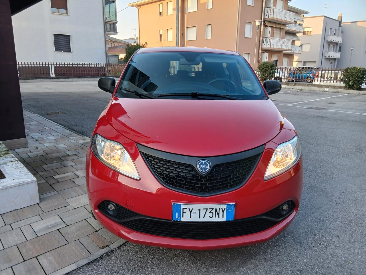 Lancia Ypsilon 1.2 69 CV 5 porte S&S unico proprietario tua a € 193 mese