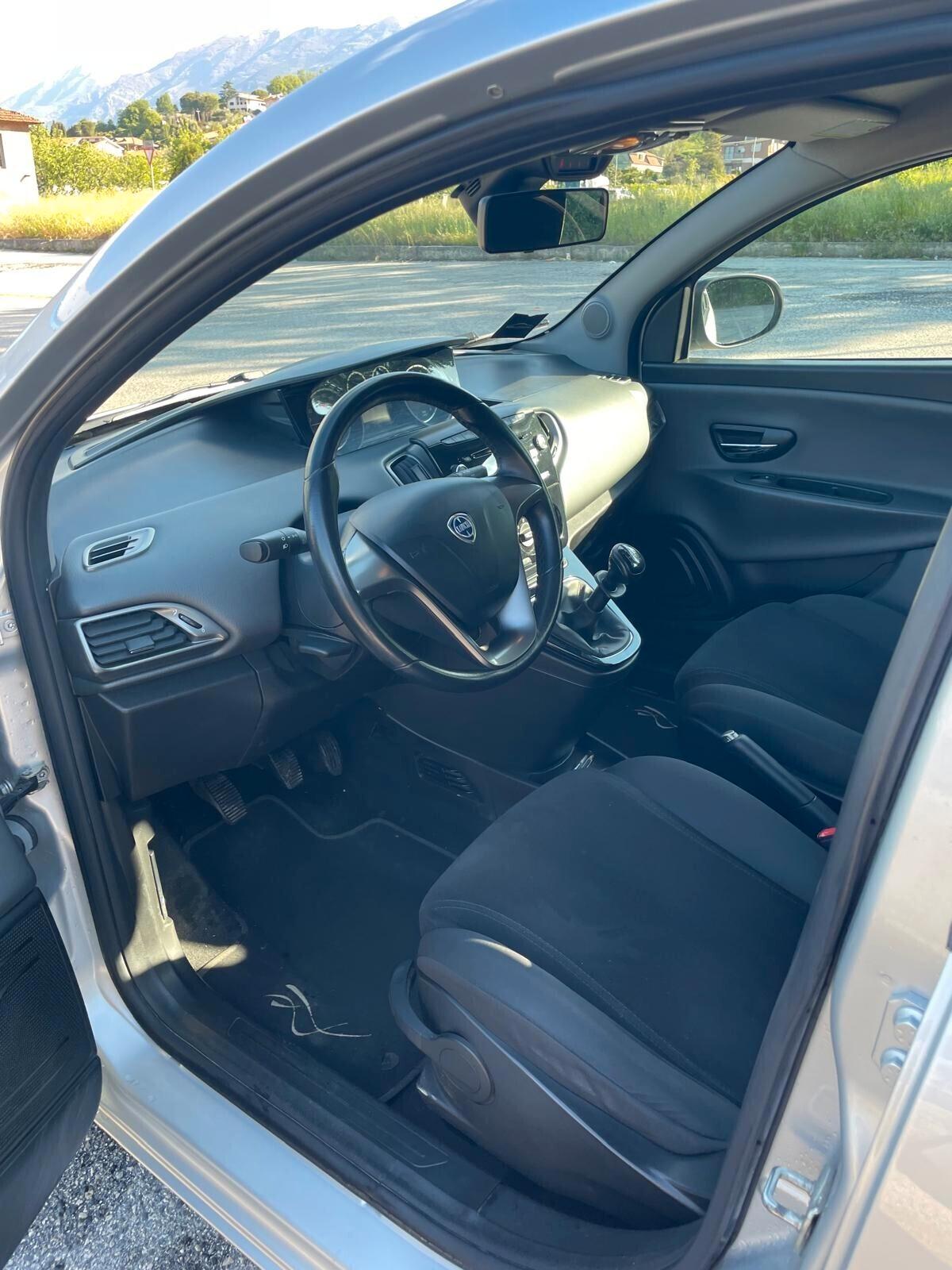 Lancia Ypsilon 1.2 69 CV Unyca