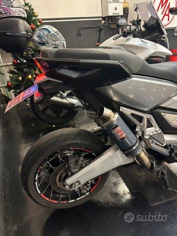 Honda X-ADV 750 con SCARICO