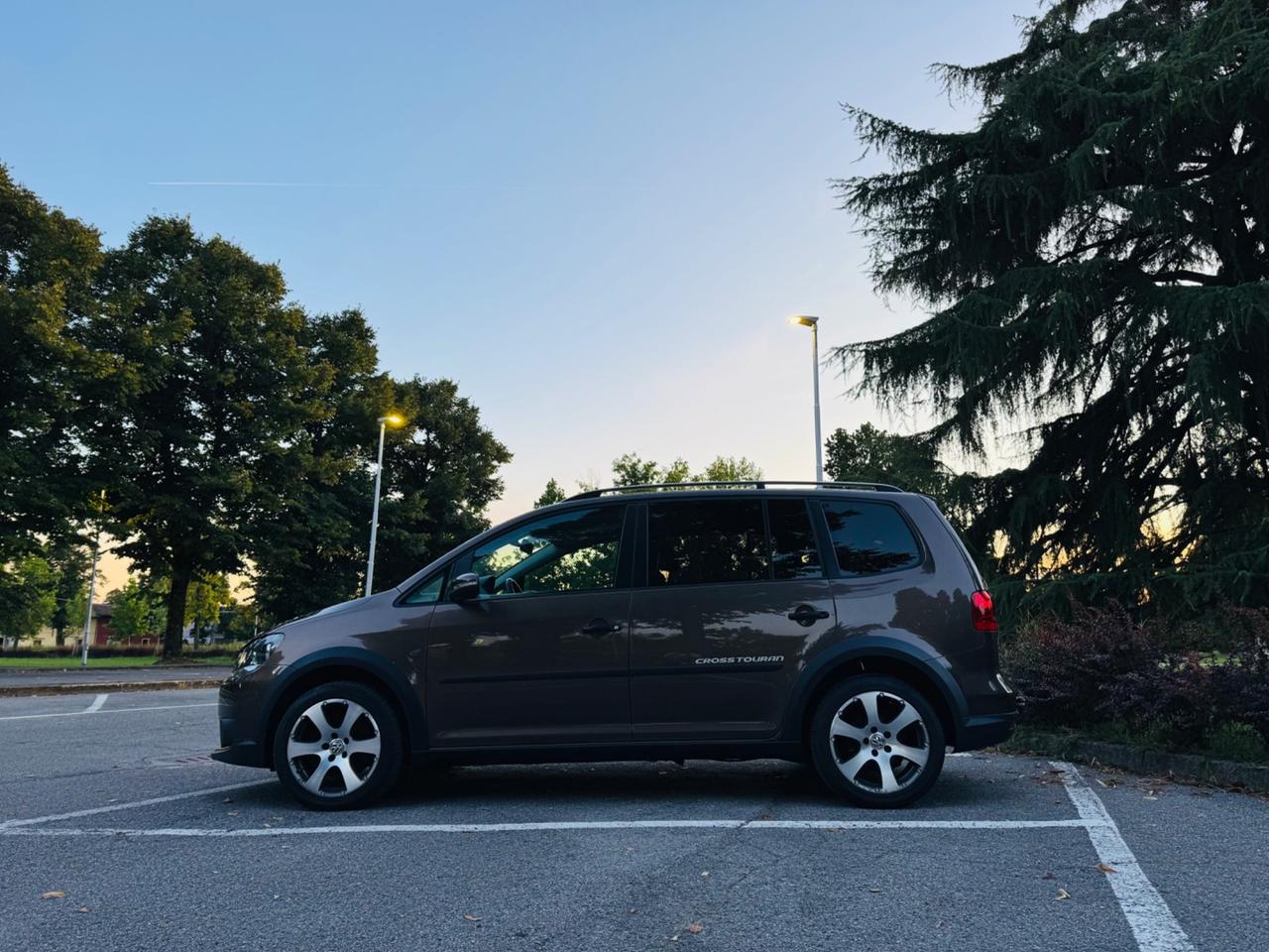 Volkswagen Touran 2.0 TDI 170 CV DSG CROSS 7 Posti