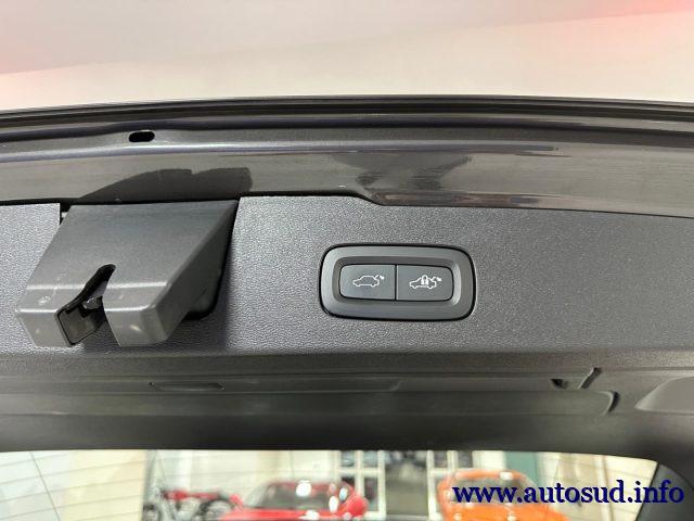 VOLVO V60 B4 (d) automatico Ultimate Dark