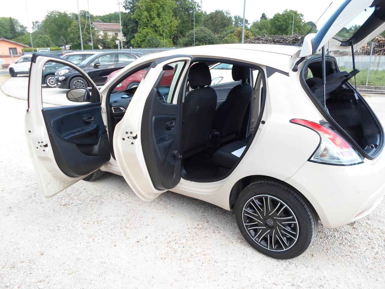 Lancia Ypsilon 1.2 69 CV 5 porte Platinum (GPL)