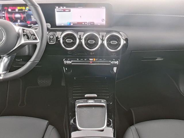 MERCEDES-BENZ A 180 Automatic Progressive Advanced