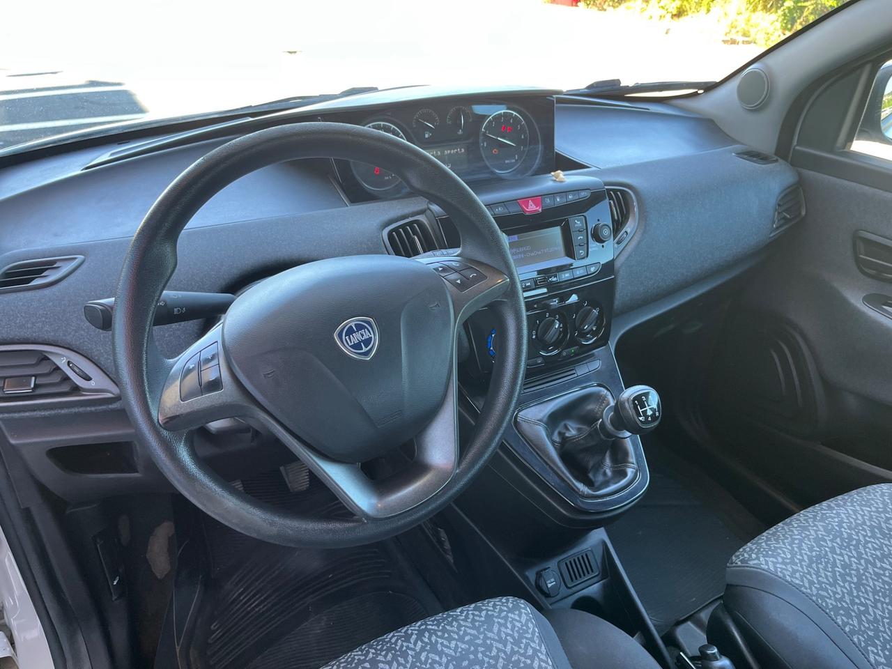 Lancia Ypsilon 0.9 TwinAir 85 CV 5 porte Metano Ecochic Platinum