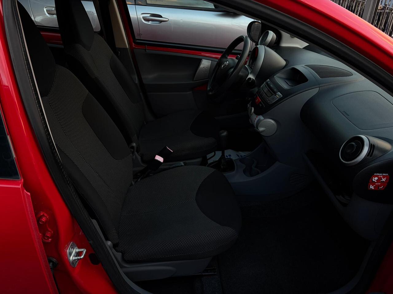 Toyota Aygo 1.0 VVT-i 68CV 5 porte Sol
