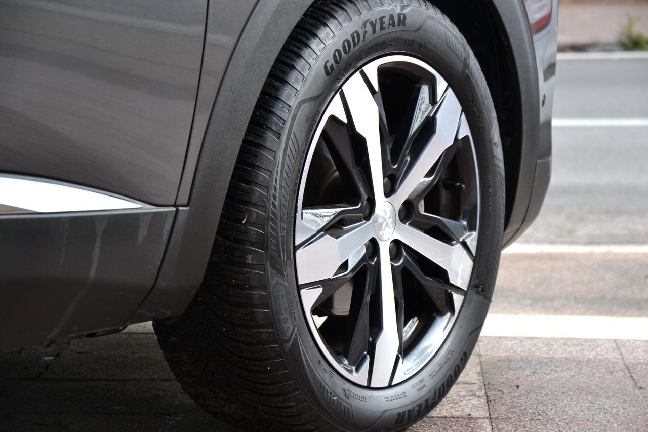 Peugeot 5008 1.5 HDi 130CV 7POSTI AUT.+NAV+LED+RCAM+PELLE+PDC