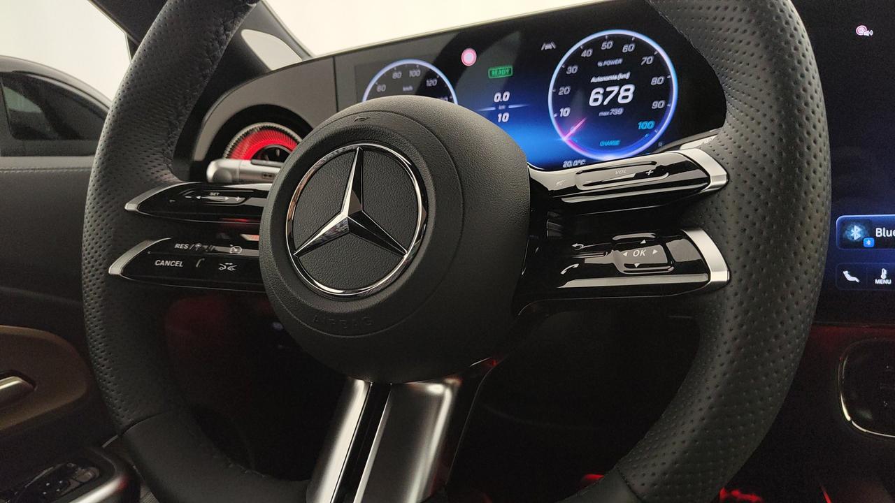 Mercedes-Benz CLA 250+ con tecnologia EQ