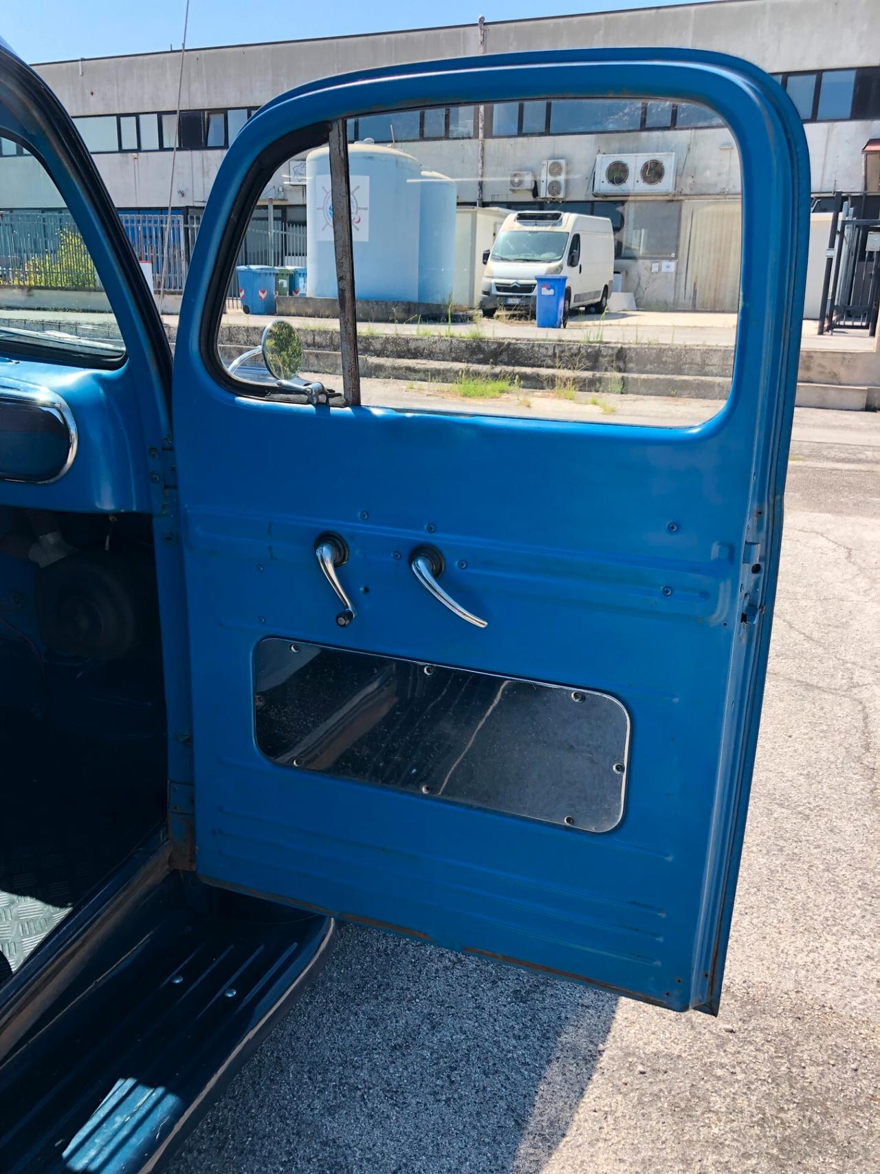 FORD F100 PICK UP V8