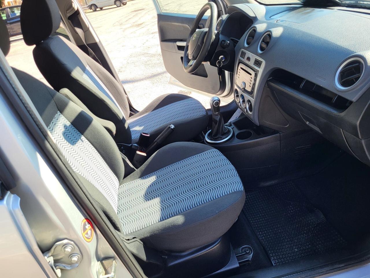FORD FUSION 1,4 TDCi-GANCIO TRAINO-PORTAPACCHI