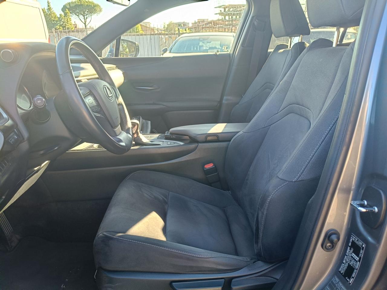 Lexus UX UX Hybrid 60 Mila km unipro