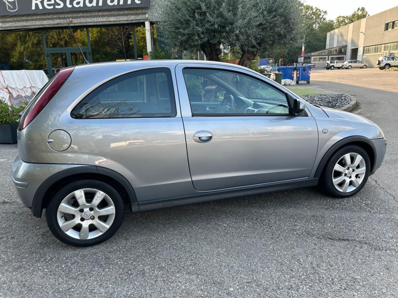 Opel Corsa 1.2 3 porte Sport