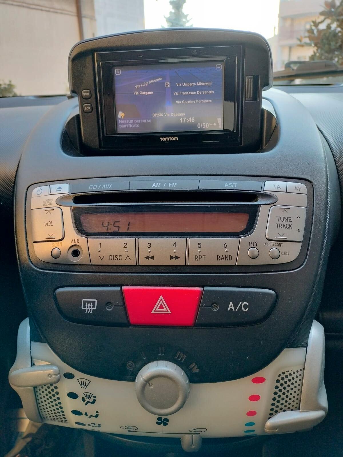 Toyota Aygo 1.0 12V VVT-i 5 porte Active Connect Neopatentati