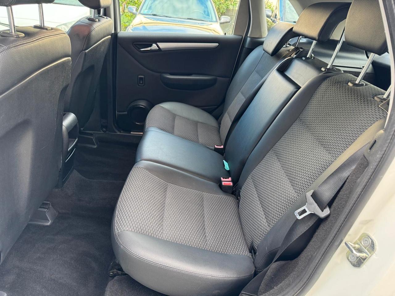 Mercedes-benz B 180 AUTOMATIC Premium