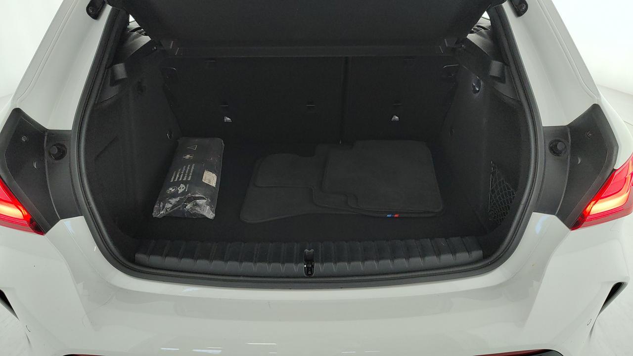 BMW Serie 1 F40 - 118d Msport auto