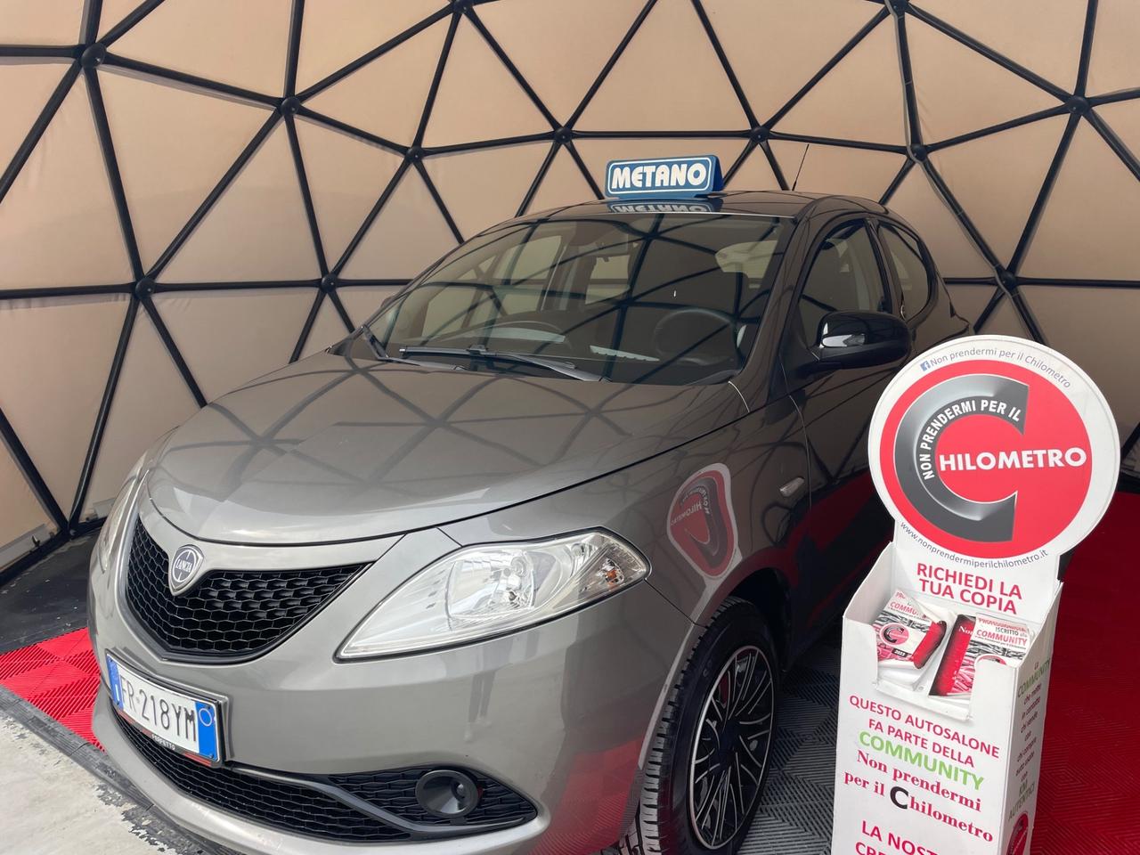 Lancia Ypsilon 0.9 TwinAir 85 CV 5 porte Metano Ecochic Platinum