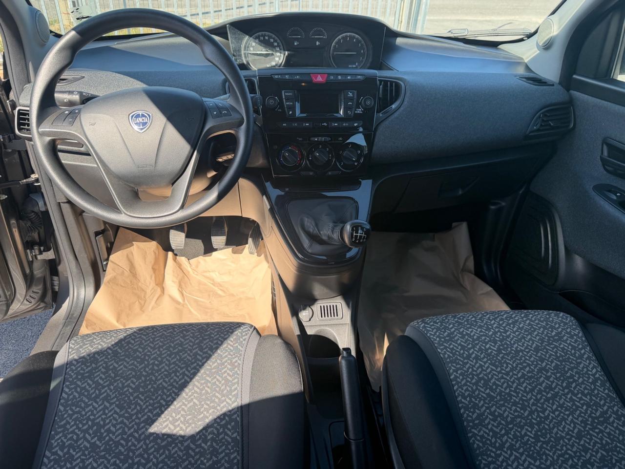 Lancia Ypsilon 1.0 FireFly 5 porte S&S Hybrid Ecochic Silver