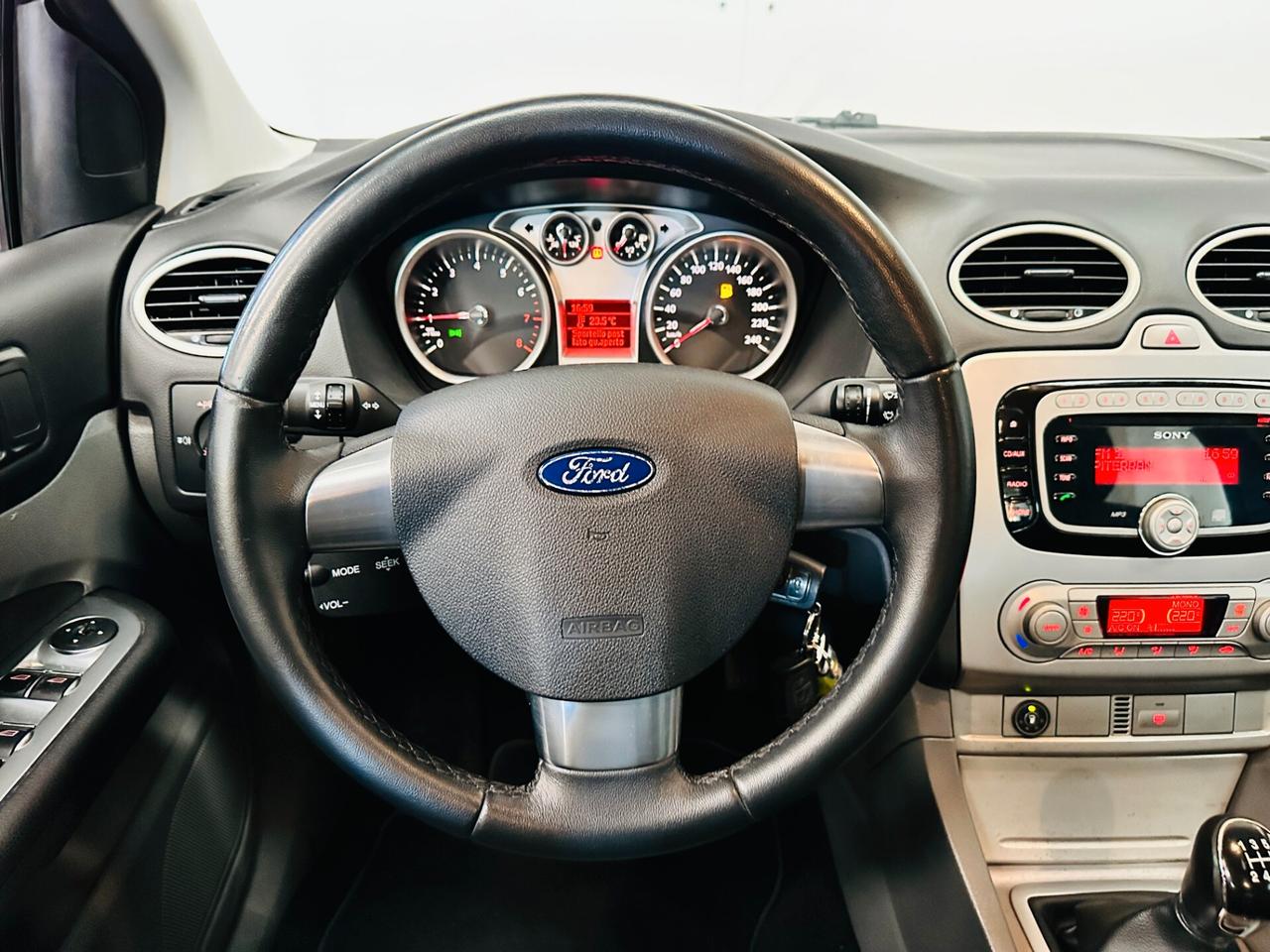 Ford Focus 1.6 (115CV) 5p. Bz.- GPL Titanium