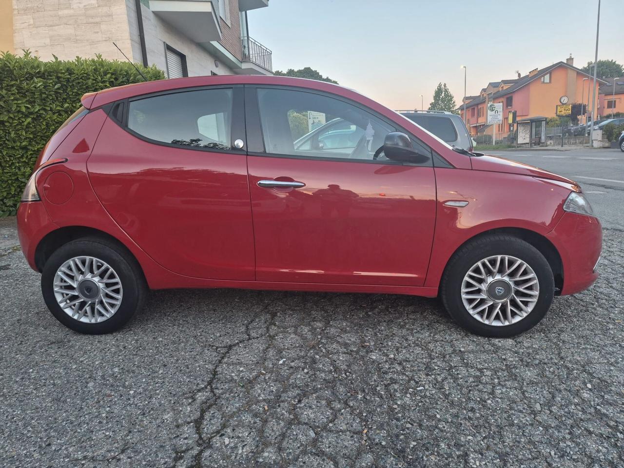 Lancia Ypsilon 0.9 TwinAir 85 CV 5 porte S&S Gold