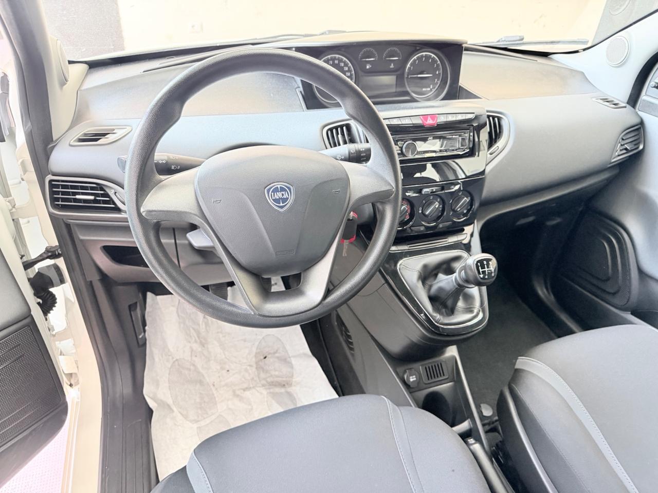 Lancia Ypsilon 1.2 69 CV 5 porte GPL Ecochic Silver