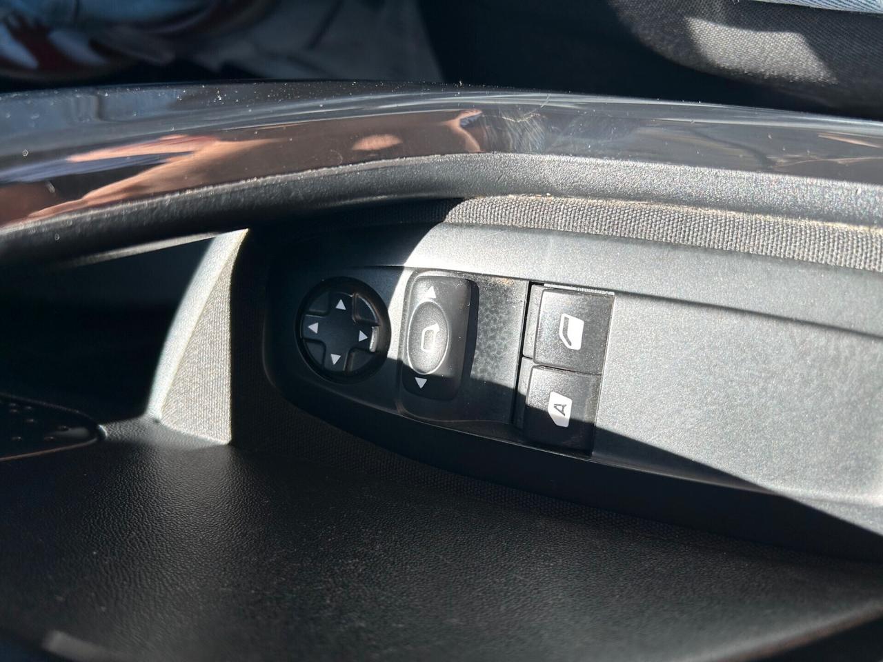 Peugeot 208 1.4 HDi 68 CV 5 porte Allure