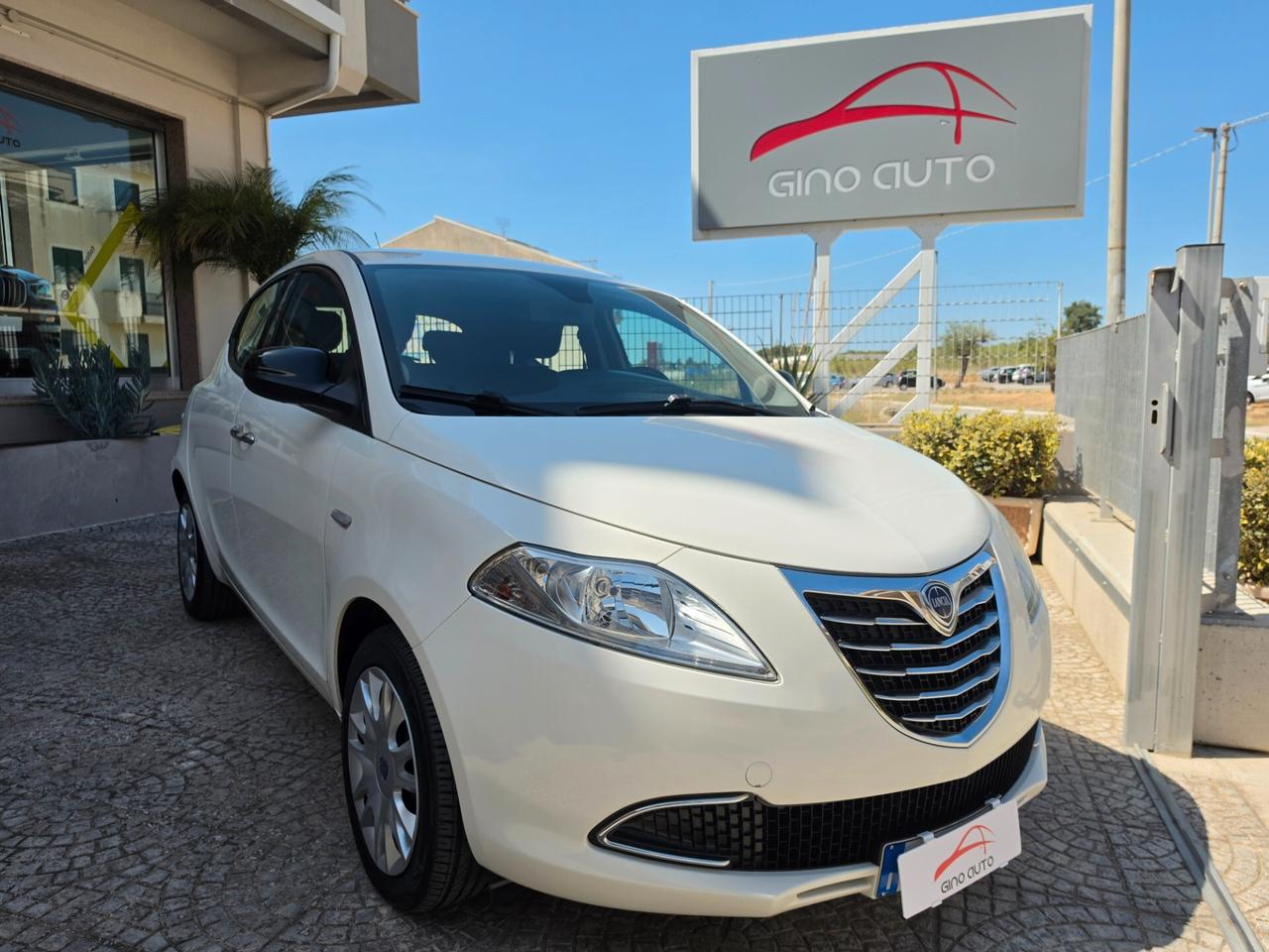 Lancia Ypsilon 1.2 69 CV 5 porte S&S Silver