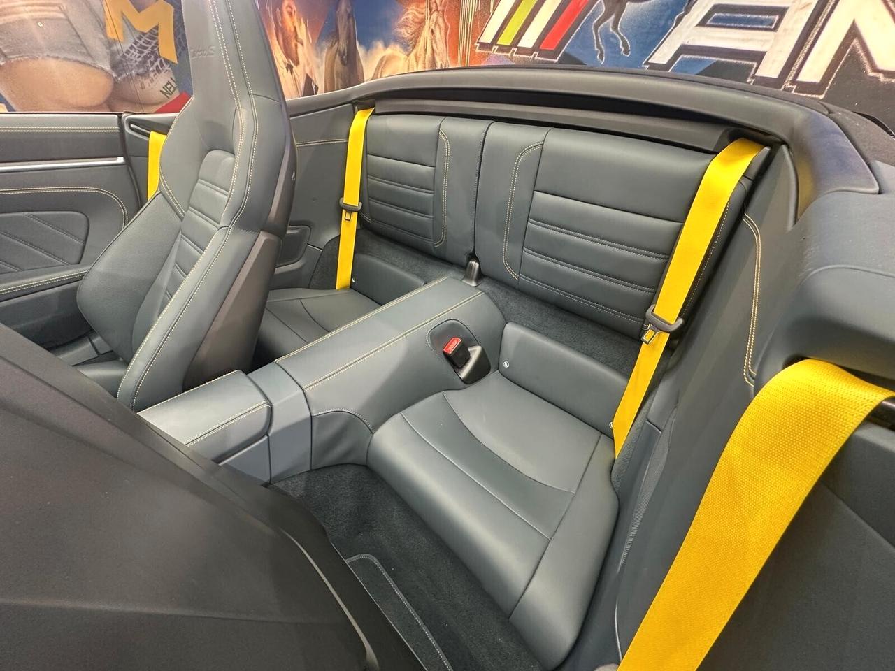 Porsche 992 911 Cabrio 3.7 Turbo S auto (911)