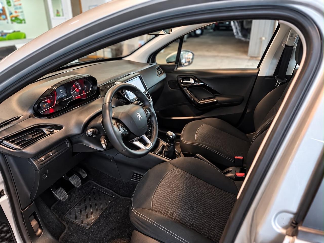 Peugeot 208 PureTech 82CV 5p. GPL Allure 2018