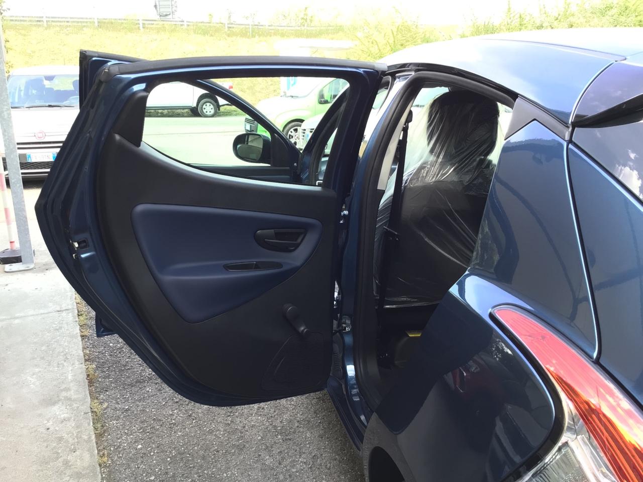Lancia Ypsilon 1.0 FireFly KM 0 Hybrid Platino