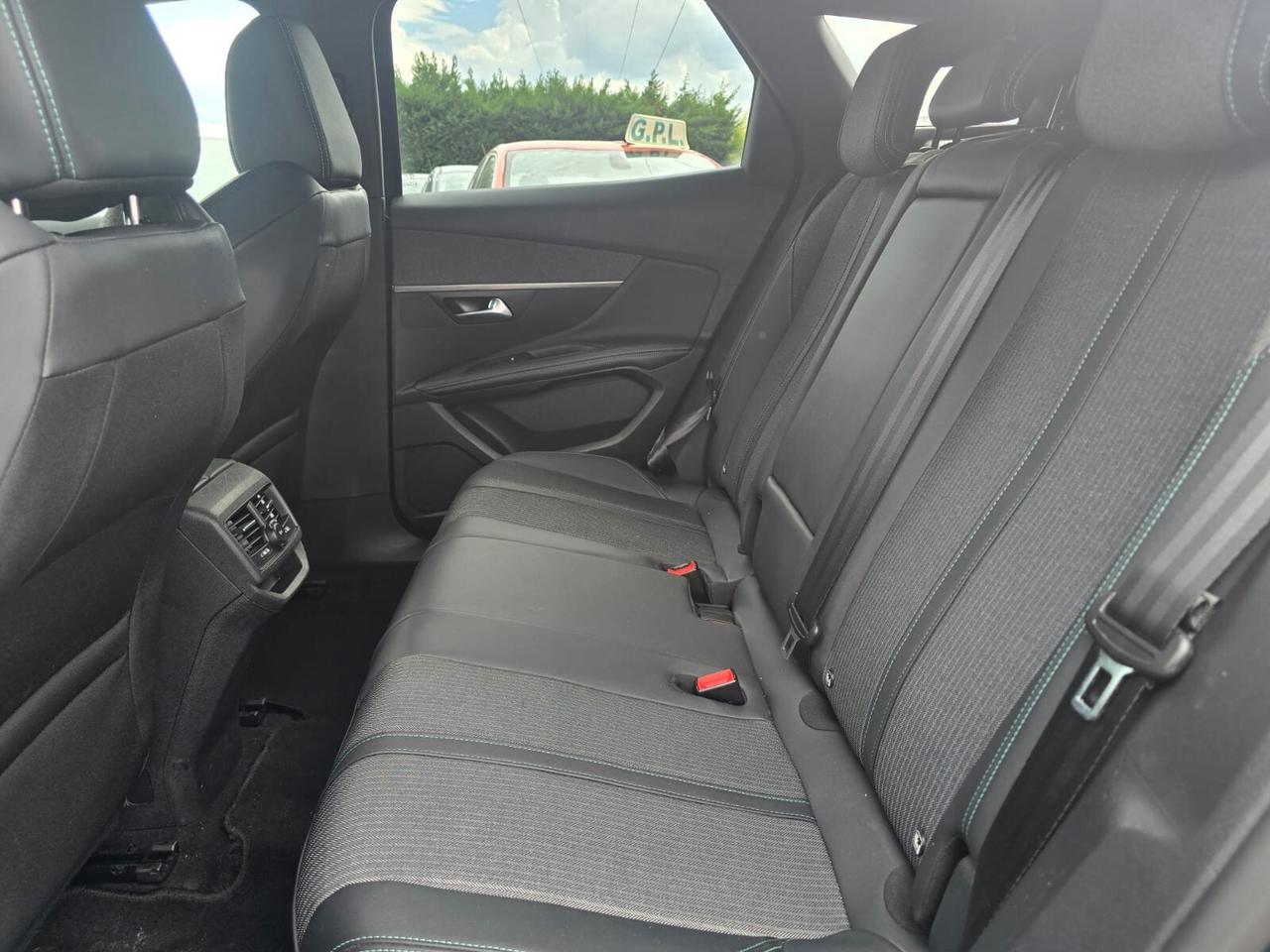 PEUGEOT 3008 1.5BLUEHDI 130CV AUTOM ALLURE PACK FULL