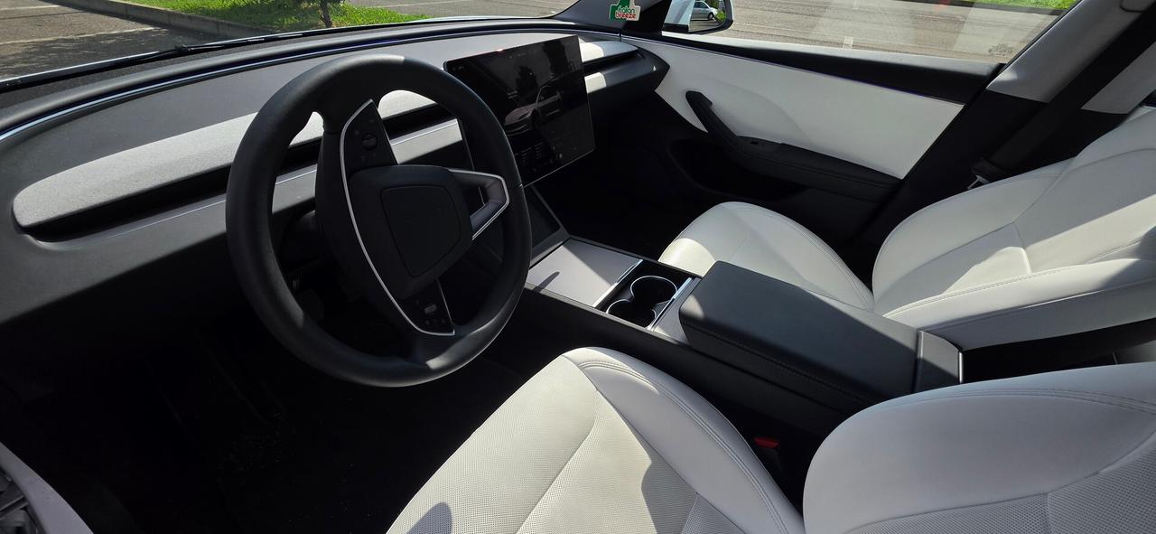Tesla Model 3 - RWD Premium