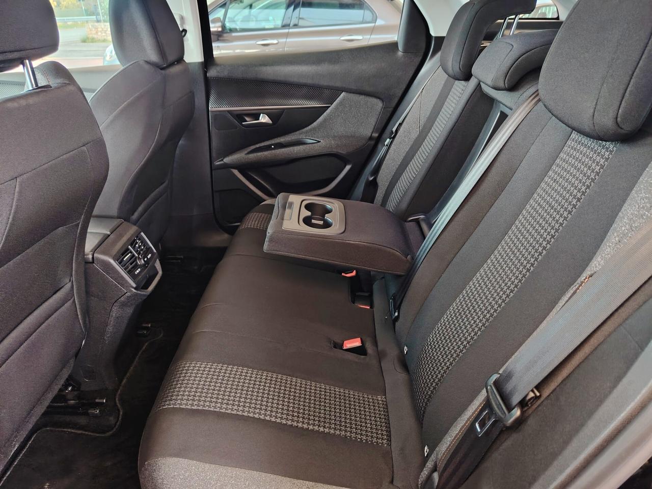 Peugeot 3008 BlueHDi 130 Business sport full opt tetto