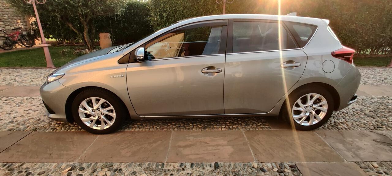 Toyota Auris 1.8 Hybrid Business