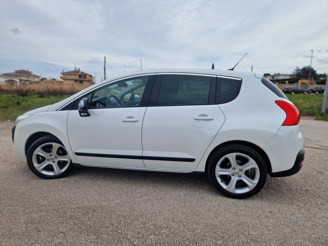 Peugeot 3008 1.6 e-HDi 112CV cambio robotizzato Stop&Start Allure