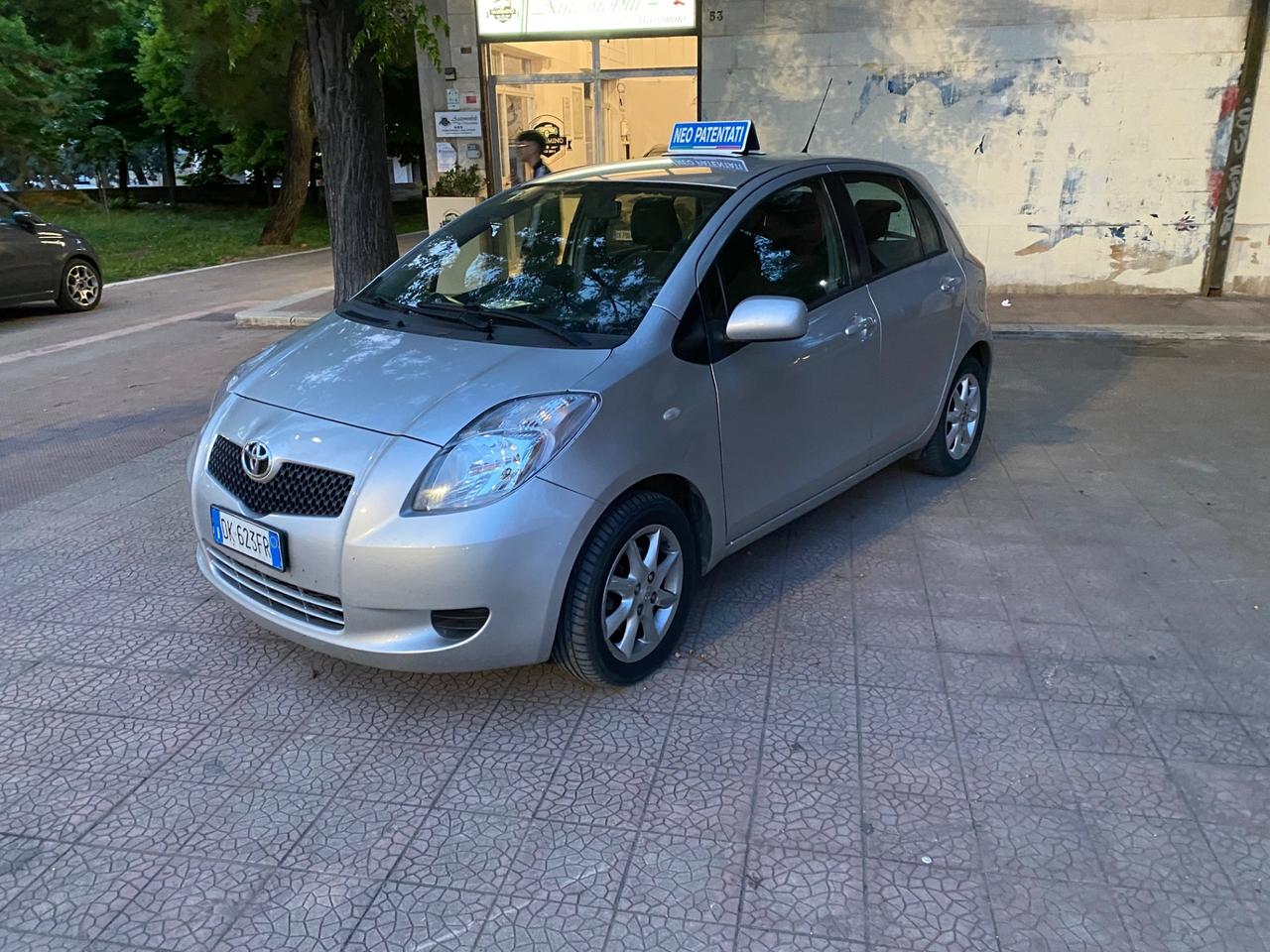 Toyota Yaris 1.0 5 porte Sol