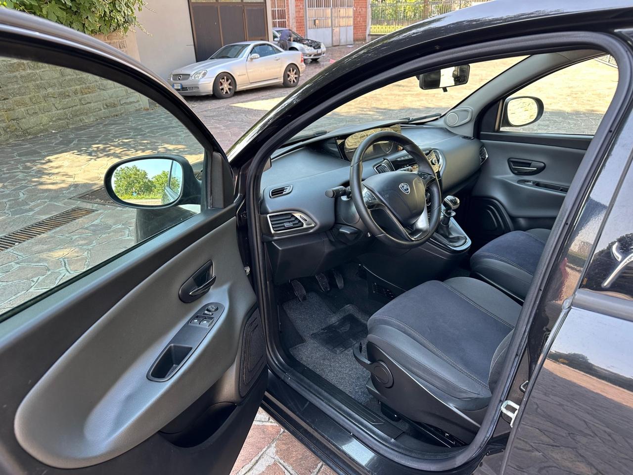 Lancia Ypsilon 1.2 69 CV 5 porte S&S Gold neopatentati