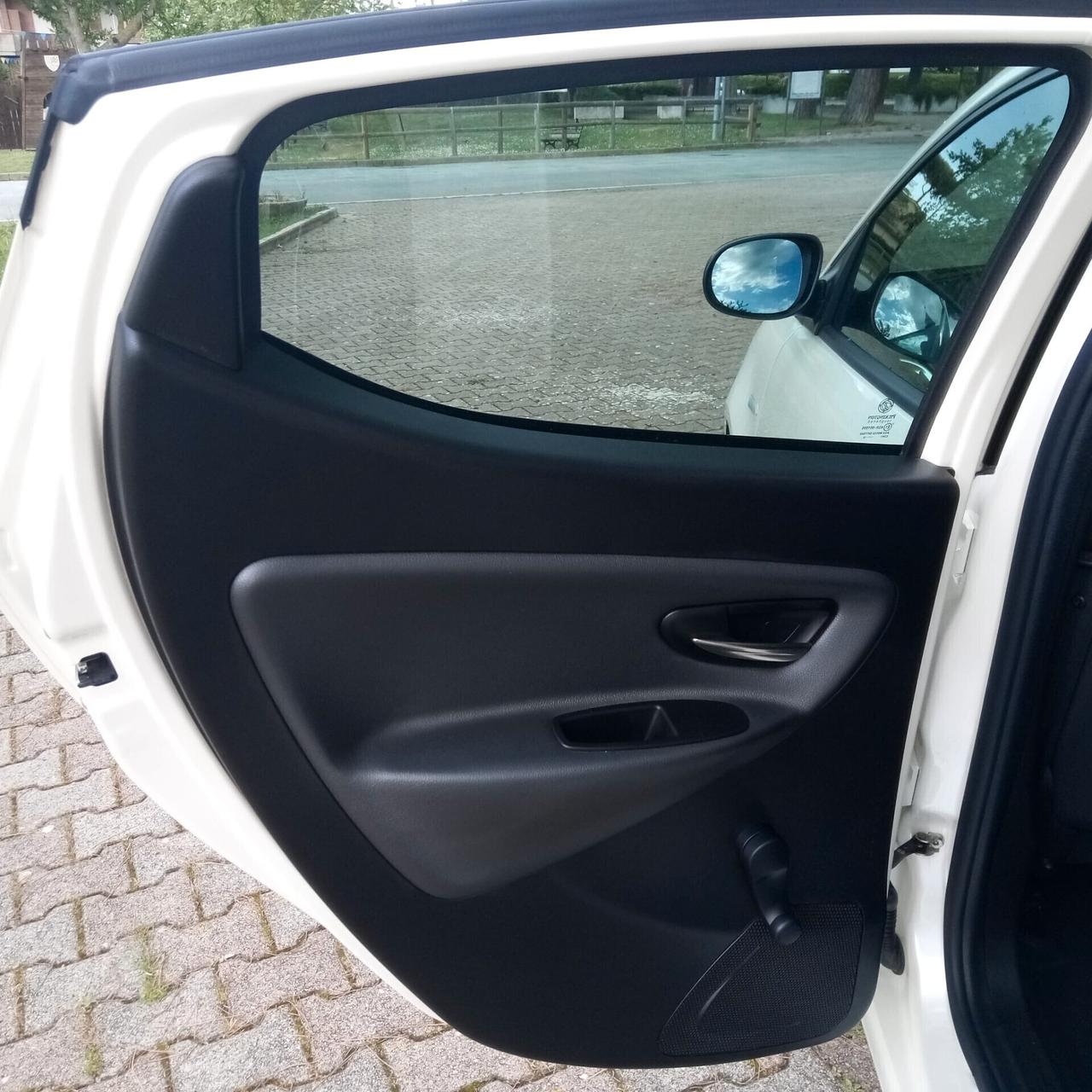 Lancia Ypsilon 1.2 69 CV 5 porte S&S Platinum