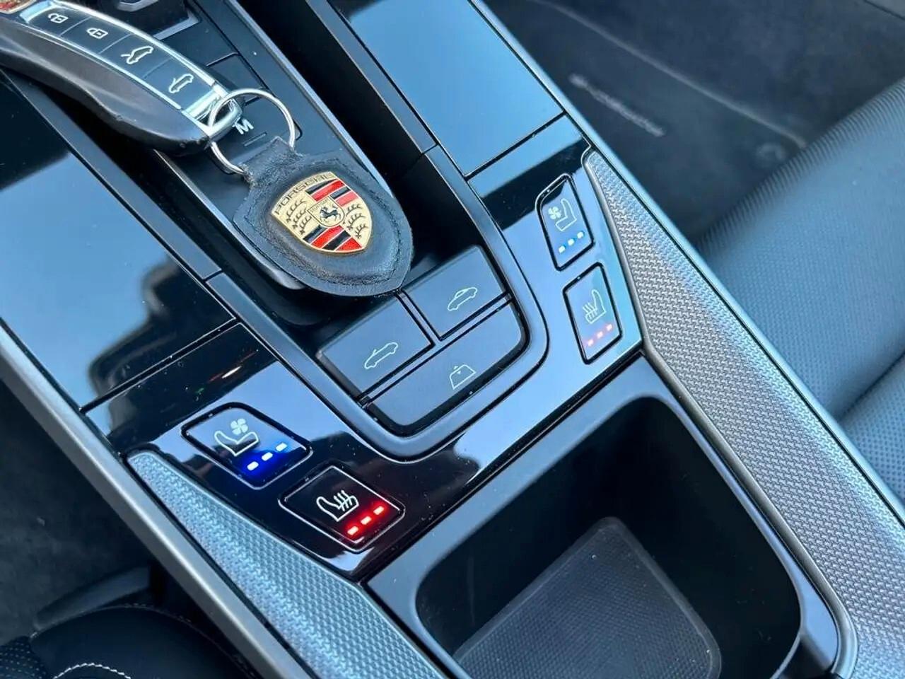 Porsche 911 Carrera 4S Cabriolet