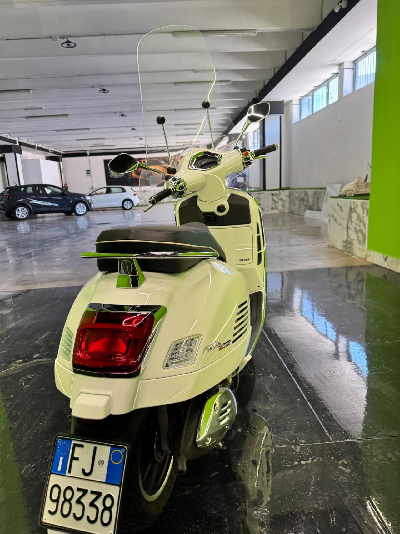 Piaggio Vespa 300 GTS