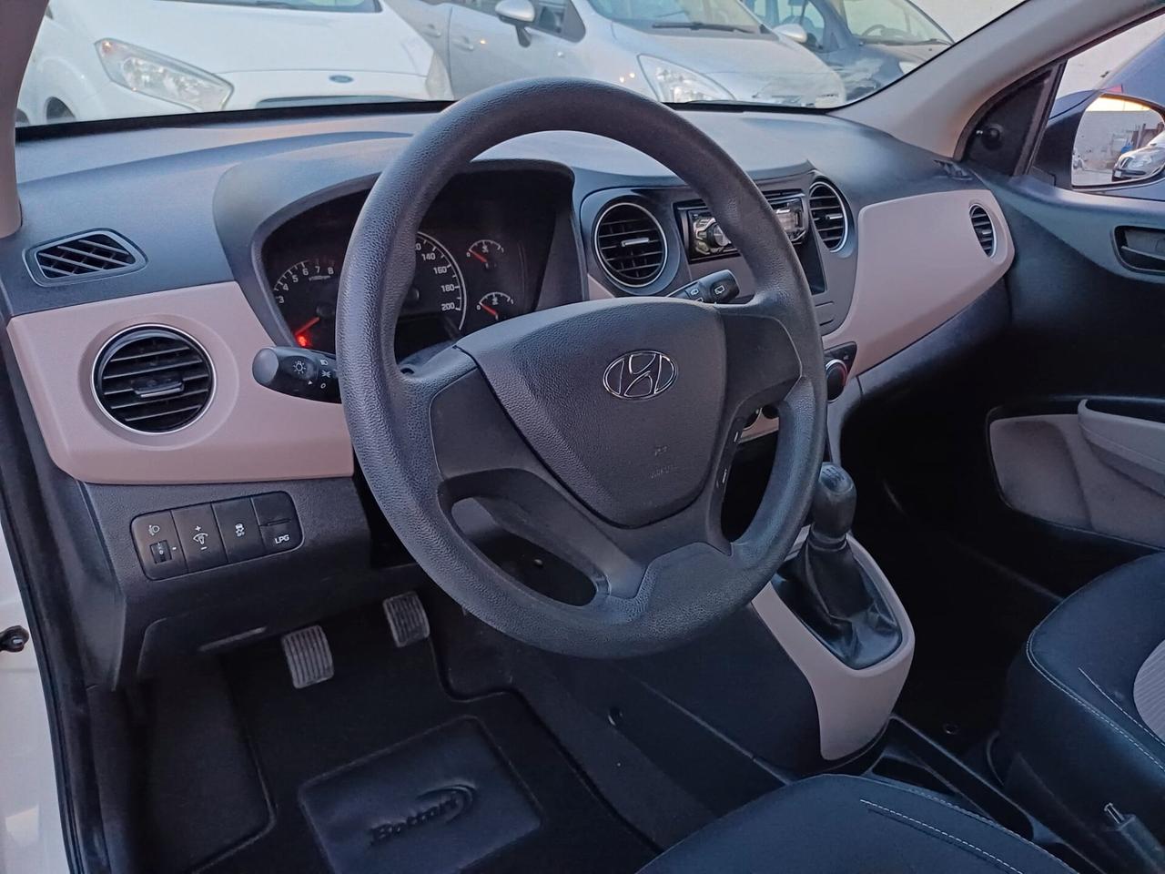 Hyundai i10 GPL DI SERIE PARI AL NUOVO - 2015