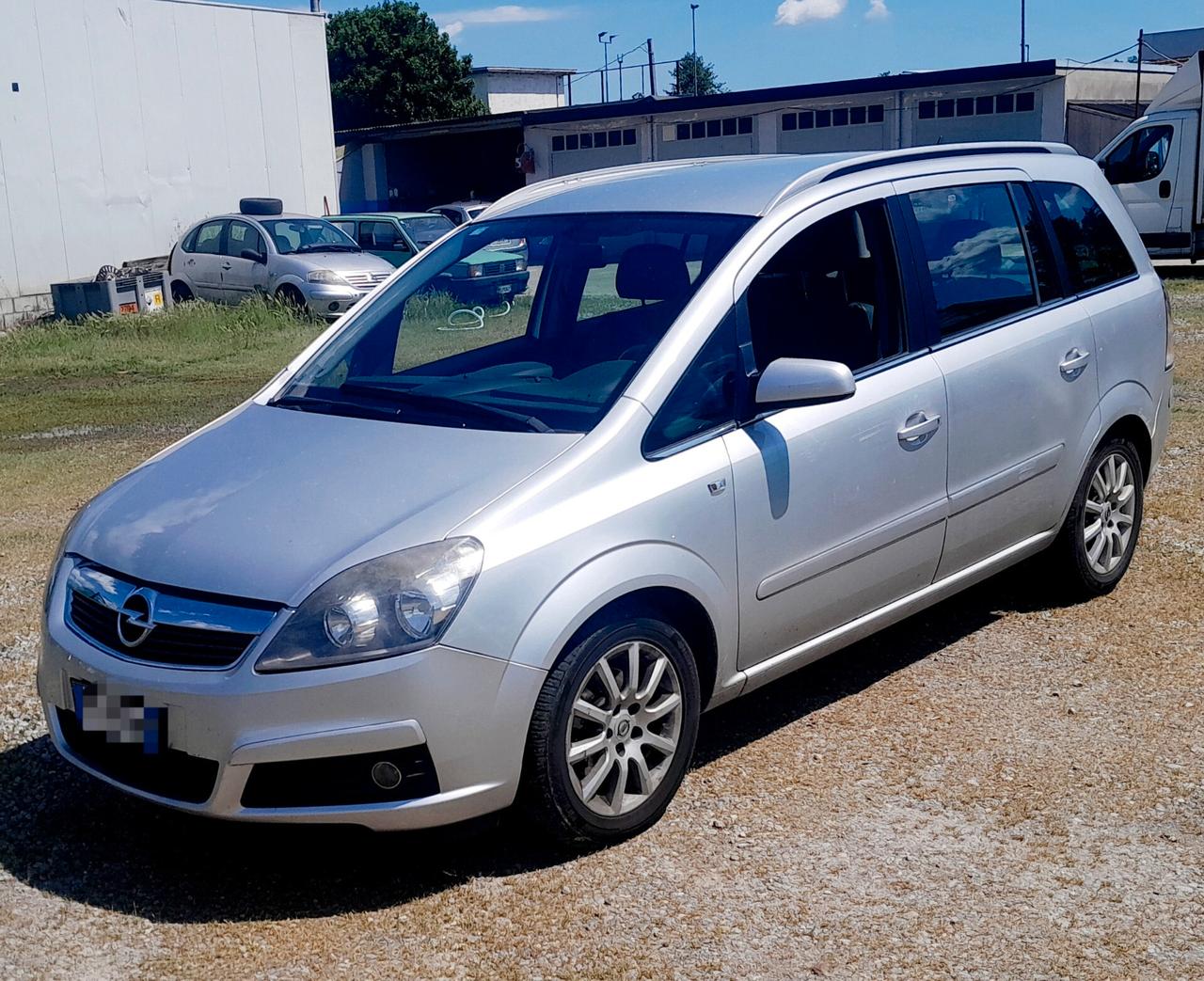 Opel Zafira 1.8 16V VVT Cosmo