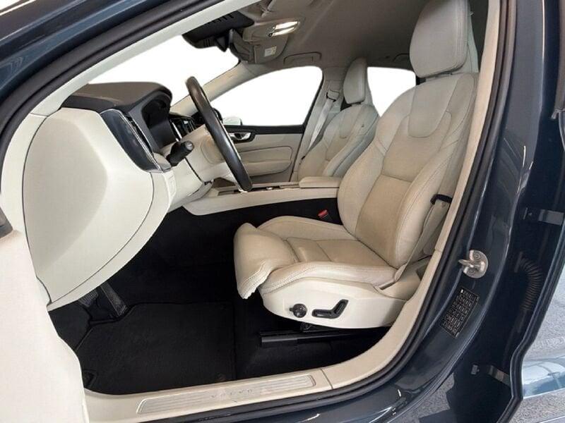 Volvo XC60 B4 D AWD automatico Plus Dark N1