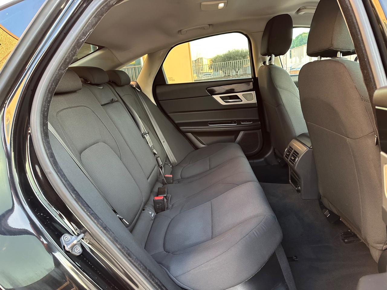 Jaguar XF 2.0 D 180 CV aut. Pure